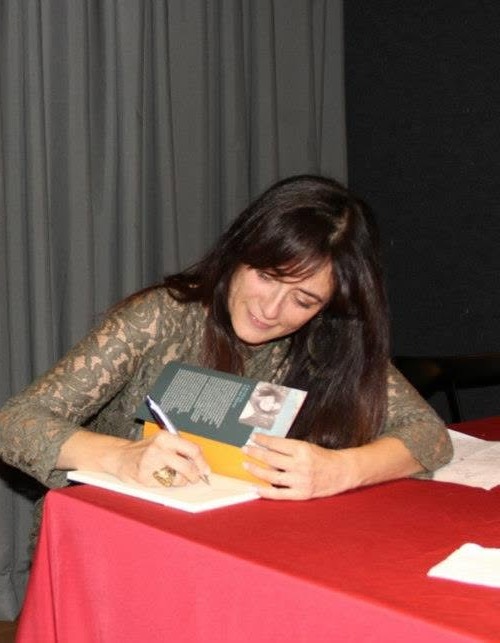 Cecília Vilas Boas no lançamento do livro O Eco do Silêncio